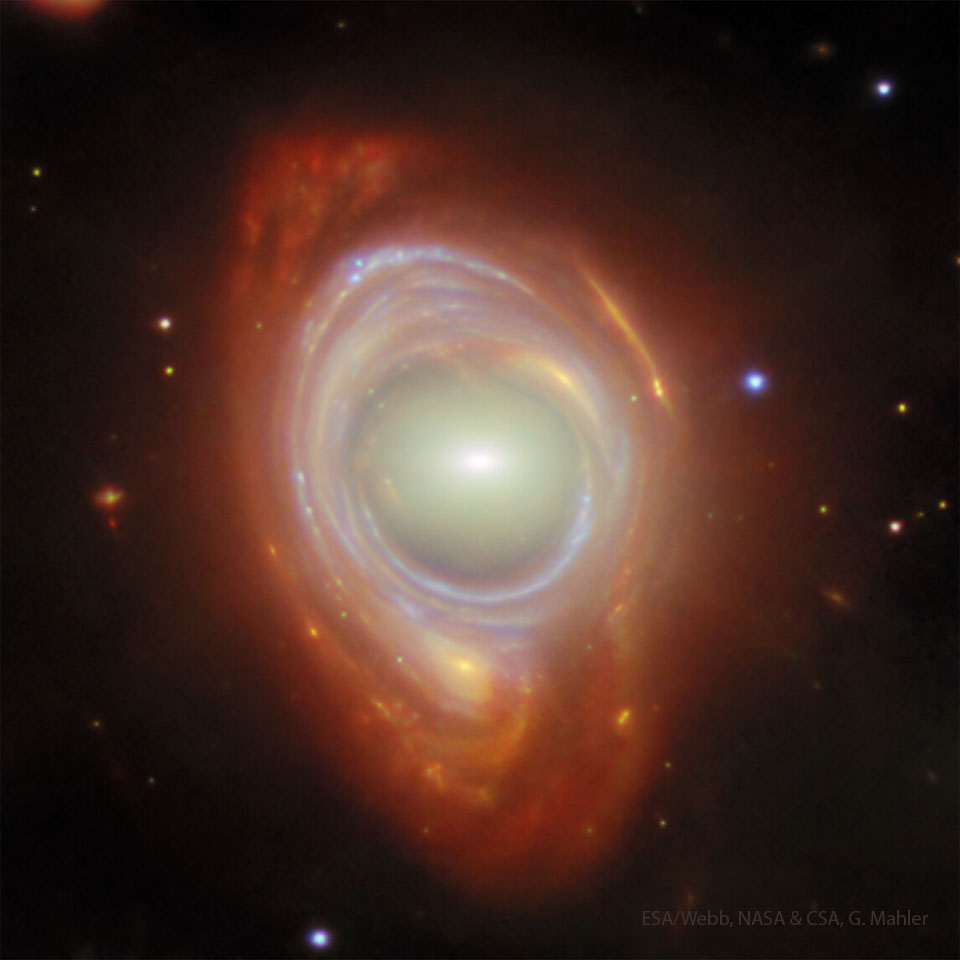 What looks like a single spiral galaxy is shown with a 
white centre surrounded by inner blue arms and outer 
red arms. 
Please see the explanation for more detailed information.