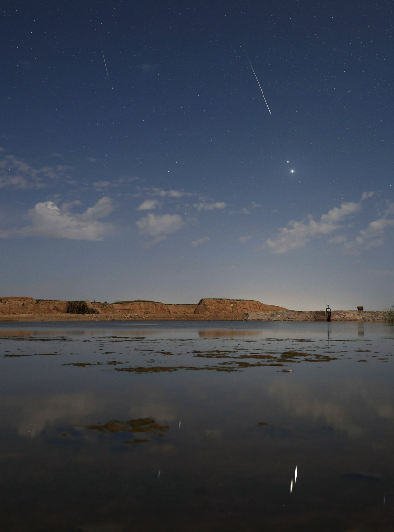 See Explanation.  Clicking on the picture will download
the highest resolution version available.