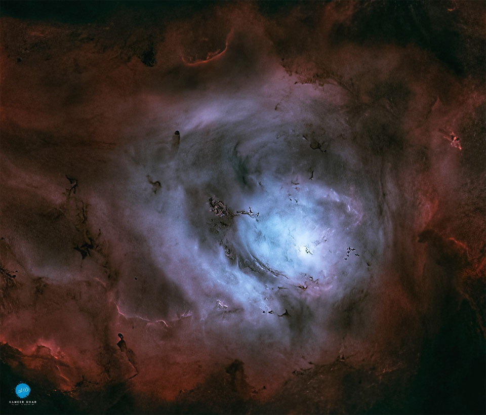 The featured image shows the centre of the Lagoon Nebula
with many red gas ridges and dark dust pillars.
Please see the explanation for more detailed information.