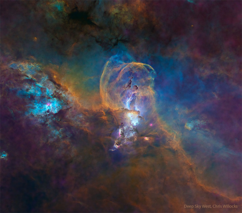 The featured image shows the star forming nebula NGC 3576 in
multiple false colours. A central dust structure may appear similar to
the Statue of Liberty.
Please see the explanation for more detailed information.