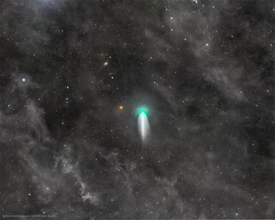 A starfield appears with a bright comet near the 
centre. The comet has a bright green head and a short
white tail. Around the frame is a complex array of 
faint gray nebulae. 
Please see the explanation for more detailed information.